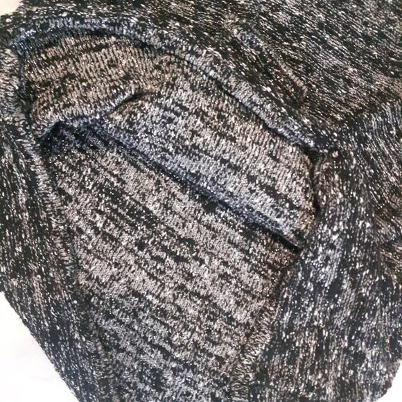 Chanel style metallic knit sweater with shoulder studs - Picture 5 of 6